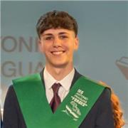 Alumno de Marketing en Inglés, estudiante de la vida y apasionado de la literatura. Imparto clases de Lengua, Inglés y Economía a estudiantes de Primaria y ESO